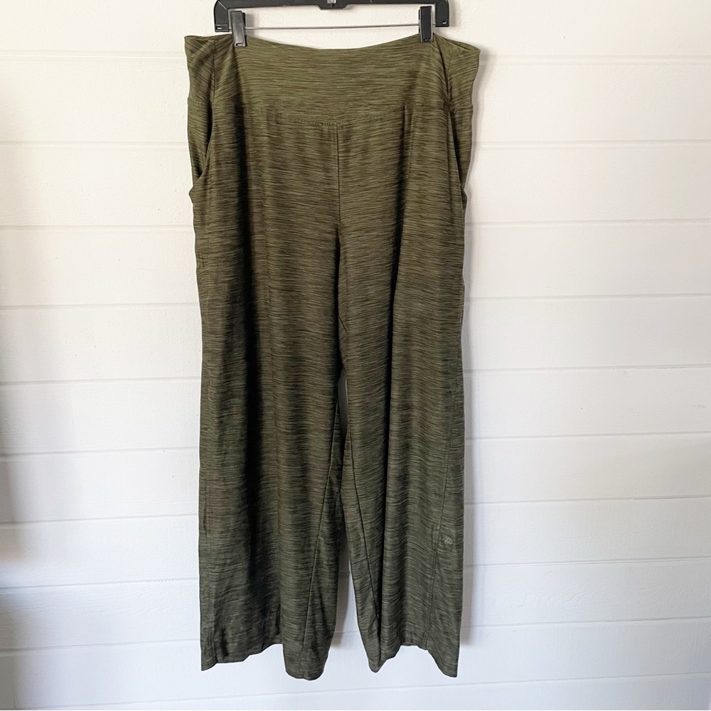 Like New All in Motion Women’s High Rise Wide Leg Dark Green Pants Size XXL